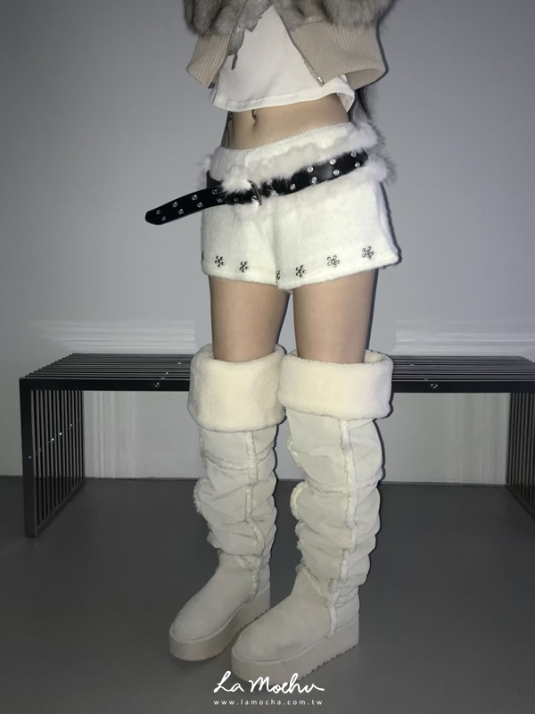 花朵鉚釘毛料短褲